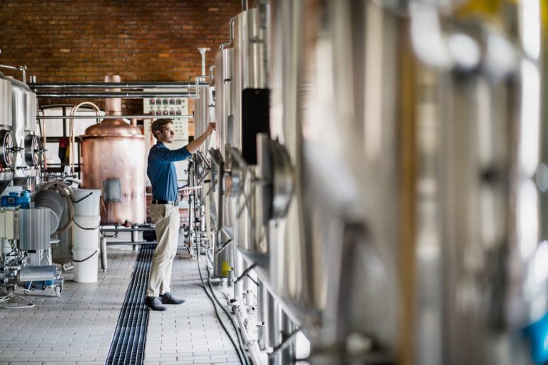 Los reguladores de presión de gas Maxitrol utilizados en el proceso de elaboración artesanal de cerveza